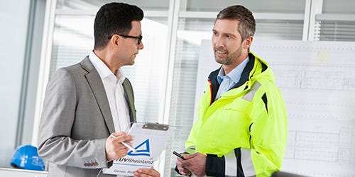 2 Mitarbeiter im Meisterbüro
